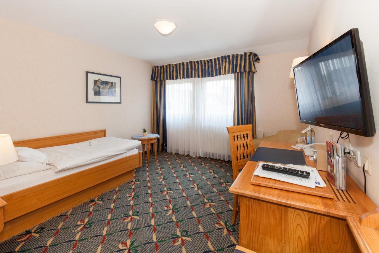 Loßburg Landgasthof Hotel Hirsch מראה חיצוני תמונה